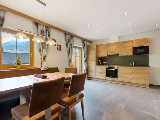 Luxurious Apartment in Salzburg With Ski Boot Heaters - Mutfak
