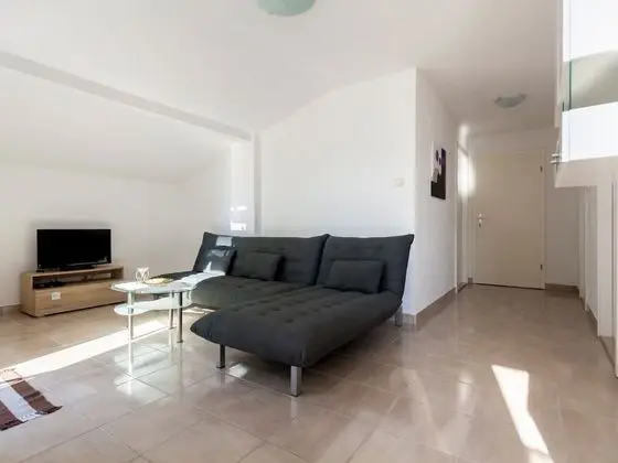 Luxurious Apartment in Sveti Vid-miholjice With Terrace - Oda Düzeni