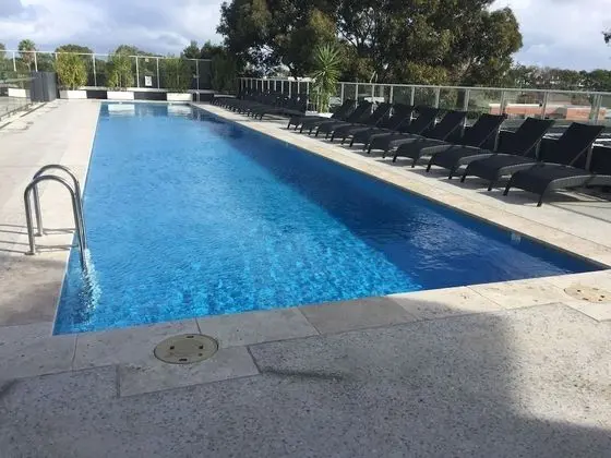 Luxurious Apartments Near City - Havuz