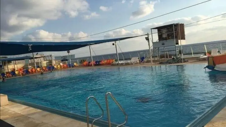 Luxurious Beach Apartment - Havuz