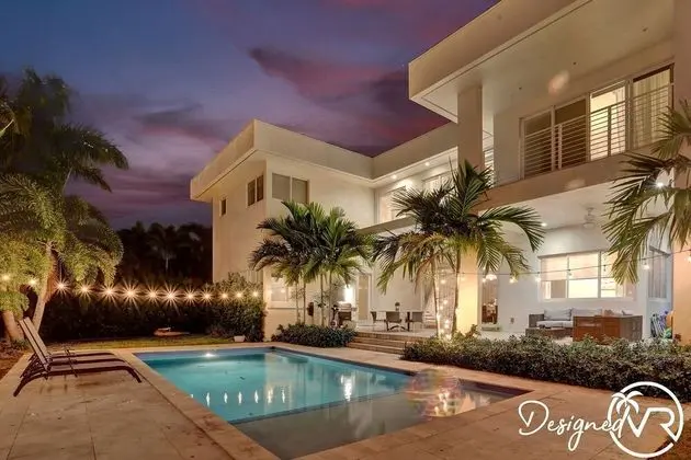 Luxurious Beach Retreat with Heated Pool & Basketball Court - Havuz