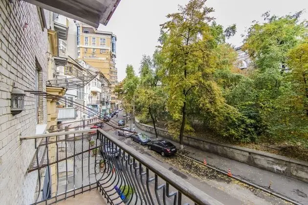 Luxurious Classic Apartment Bessarabka