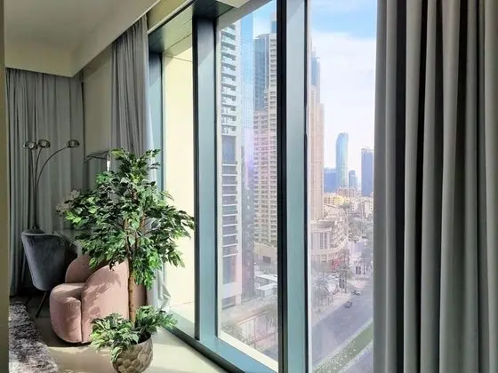 Luxurious Downtown Apt with balcony & View - İç Mekan