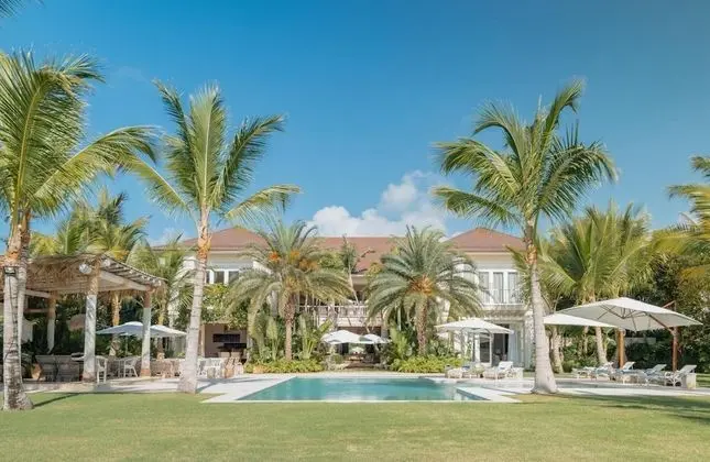 Luxurious Fully-staffed Villa With Amazing View in Exclusive Golf Beach Resort