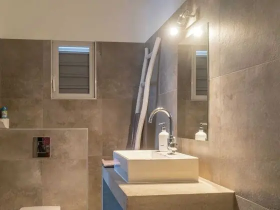 Luxurious Furnished Apartment Within Walking Distance of the Beach Curacao - Banyo Tipleri