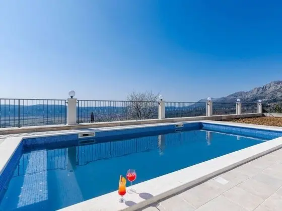 Luxurious Villa in Gruda With Pool - Havuz