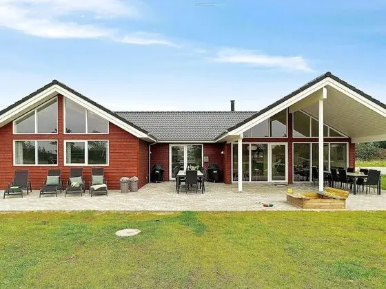 Luxurious Holiday Home in Grenå With Whirlpool