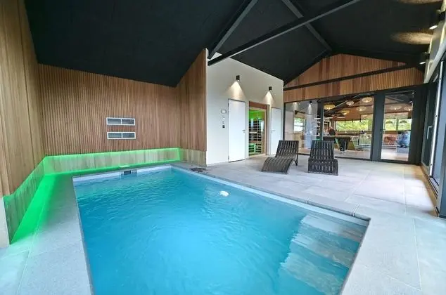 Luxurious Holiday Home With Indoor Pool and a Unique View Over the Valley - Havuz