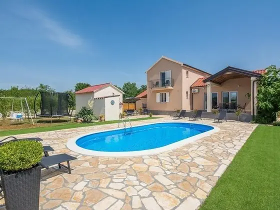 Luxurious Holiday Home in Policnik With Swimming Pool