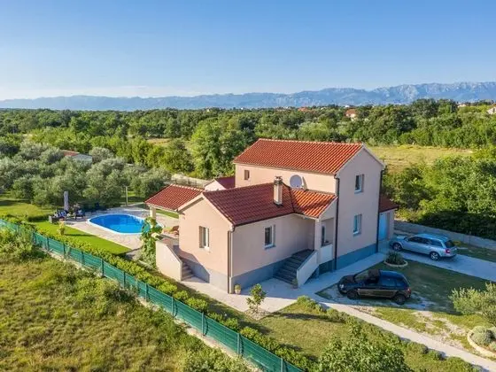 Luxurious Holiday Home in Policnik With Swimming Pool - Dış Mekan