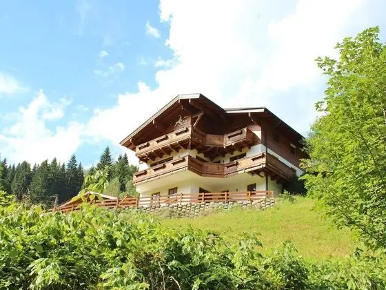 Luxurious Holiday Home in Saalbach-hinterglemm With Terrace
