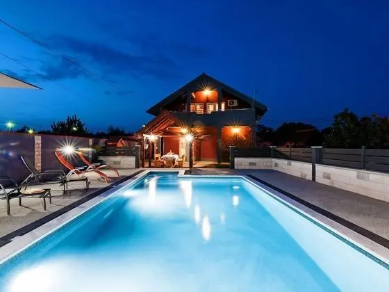 Luxurious Holiday Home in Šopot With Pool