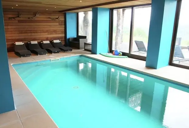 Luxurious Holiday Home in Stoumont With Pool & Bar - Havuz