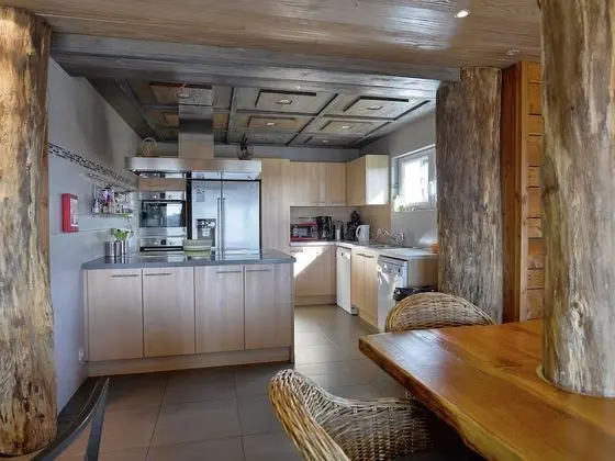 Luxurious Holiday Home in Stoumont With Pool & Bar - Mutfak