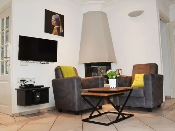 Luxurious Villa on Large Woody and Enclosed Terrain - Oda Düzeni