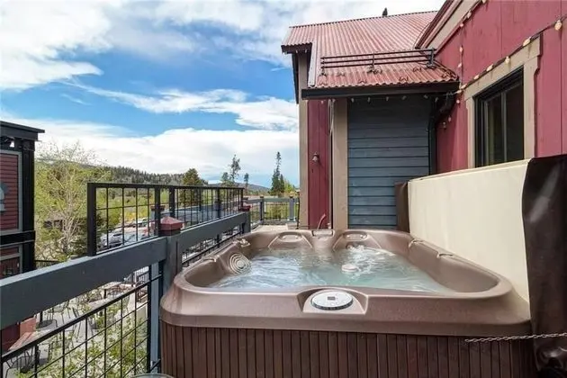 The Luxurious Lincoln Hot Tub - Spa