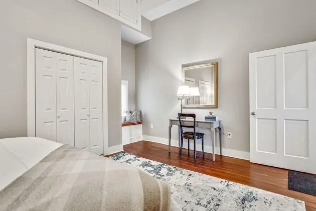 Luxurious Lower Garden District Condo w/ Balcony!