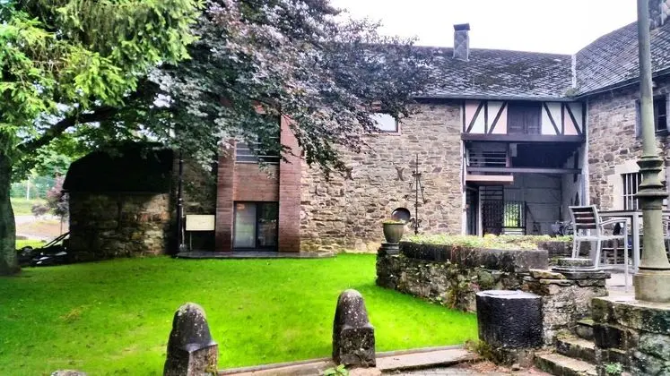 Luxurious Mansion in Robertville Near Forest - Öne Çıkan Resim