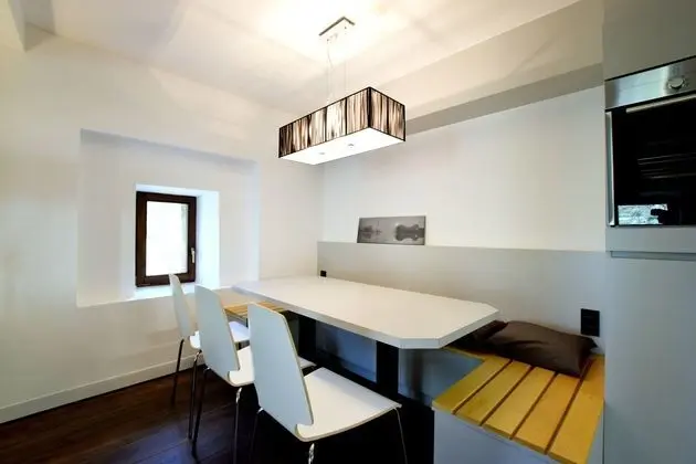 Luxurious Mansion in Robertville Near Forest - Yerinde Yemek