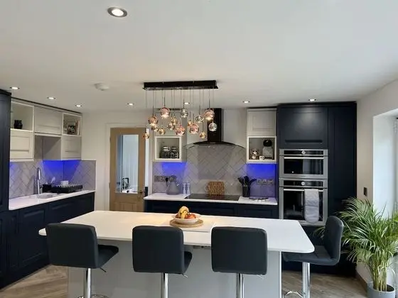 Luxurious Modern 2 Bedroom Bungalow Private Garden - Mutfak