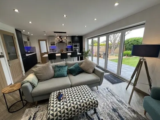 Luxurious Modern 2 Bedroom Bungalow Private Garden - Oda Düzeni
