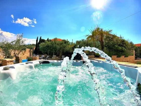 Luxurious Villa in Murter With Pool - Spa