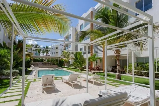Luxurious Pent House Steps From The Beach C4