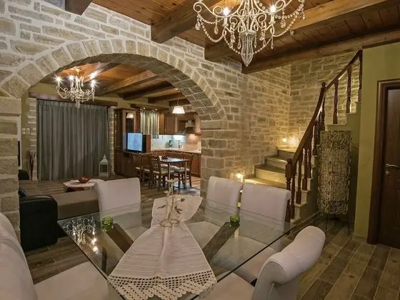 Luxurious Villa With Private Pool, Near a Couple of Restaurants & Sandy Beach