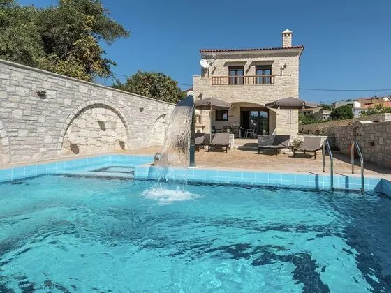 Luxurious Villa With Private Pool, Near a Couple of Restaurants & Sandy Beach - Havuz