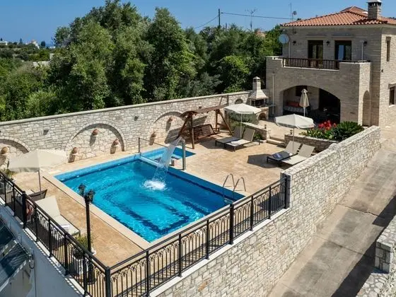 Luxurious Villa With Private Pool, Near a Couple of Restaurants & Sandy Beach - Havuz