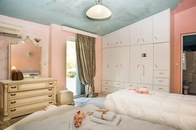Luxurious Villa with Private Pool near the Beach - Oda