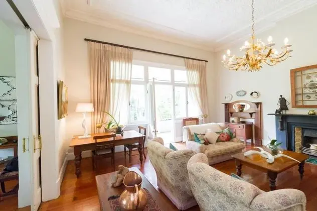 Luxurious Room With Breakfast in Lovely Guesthouse in Pretoria - İç Mekan