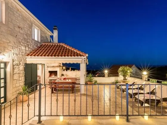 Luxurious Villa in Selca With Pool - Dış Mekan