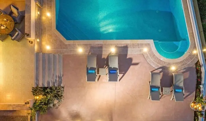 Luxurious Villa Solaris Next To The Beach - Havuz