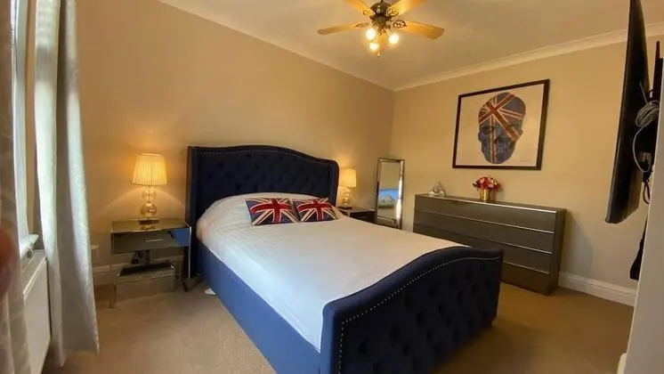 Luxurious, Spacious, Quiet, Near Beaches and Town