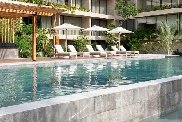 Luxurious Studio Best Ameneties GYM Stunning Pools Shuttle Service Wifi