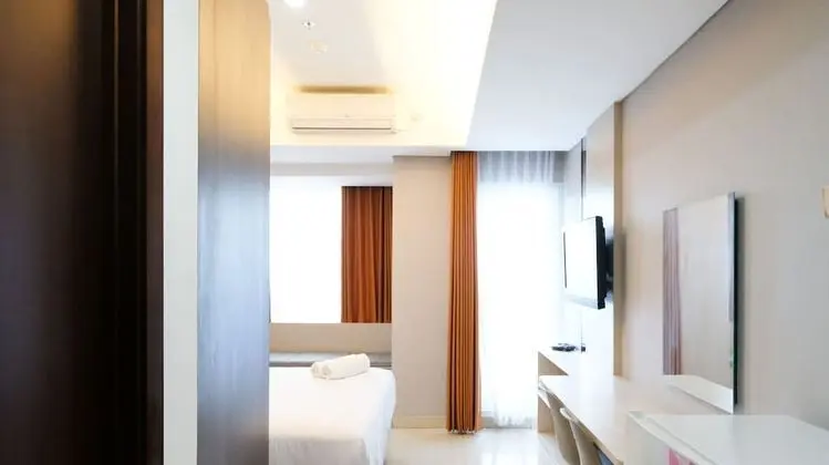 Luxurious Studio With Long Golf View At Grand Sungkono Lagoon Apartment