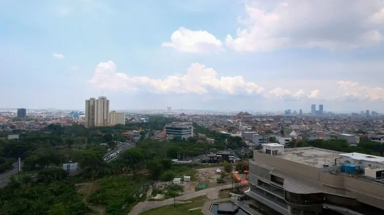 Luxurious Studio With Long Golf View At Grand Sungkono Lagoon Apartment