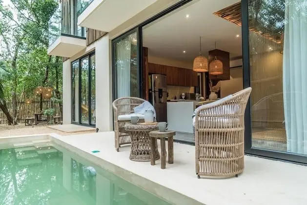 Luxurious Stylish 3BR Apartment Exceptional Location Private Pool Uncovered Patio