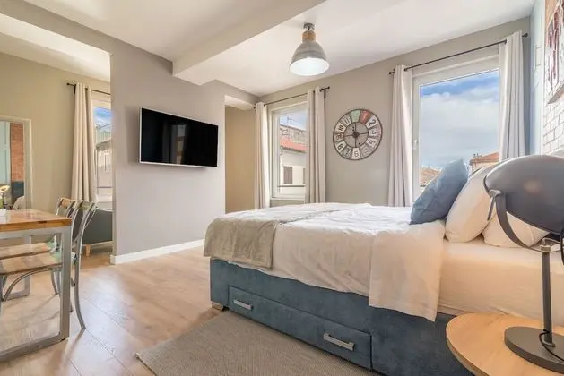 Luxurious Suites Elegance