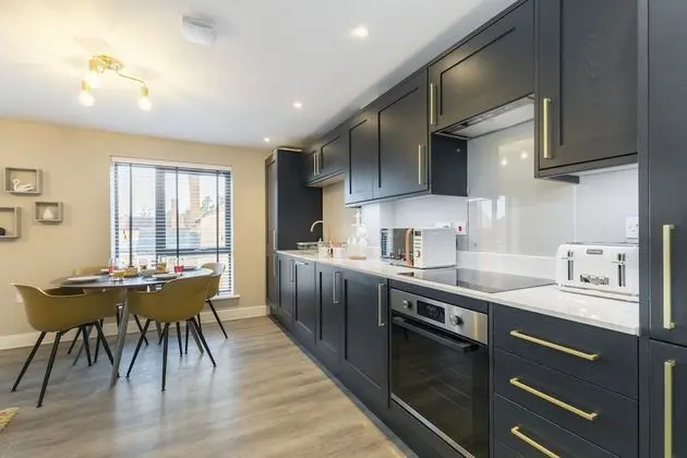 Luxurious Two Bedroom Apartment - Mutfak
