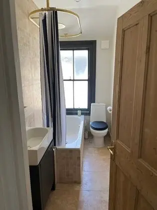 Luxuriously Designed 3 Bedroom Apartment in Clapham - Banyo Tipleri