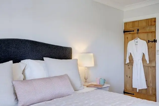 Luxury 1 bed Cottage With hot tub and log Burner - Oda