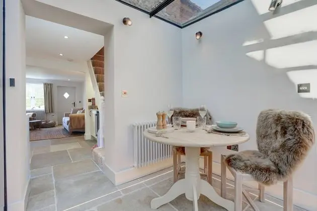 Luxury 1 bed Cottage With hot tub and log Burner - Yerinde Yemek