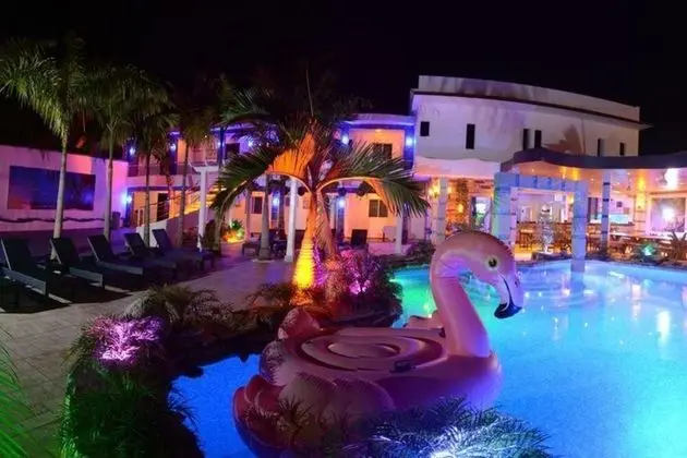 Luxury 14 Bedroom Villa Walking to Clubs/beaches!
