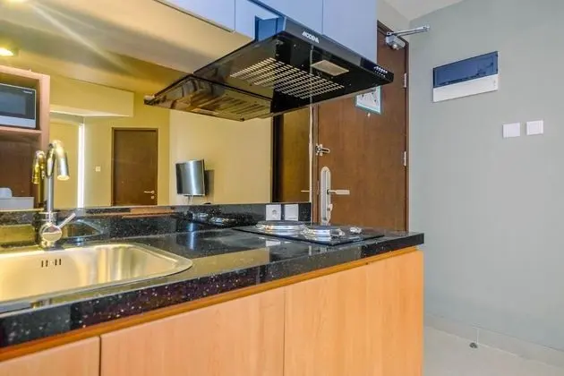 Luxury 1BR Apartment with Golf View at Mustika Golf Residence - Mutfak