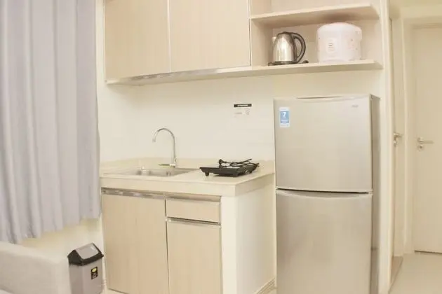 Luxury 1Br At Meikarta Apartment - Mutfak
