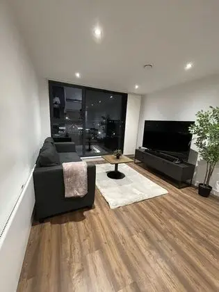 Luxury 2-bed Apartment in Manchester With Parking - Oda Düzeni