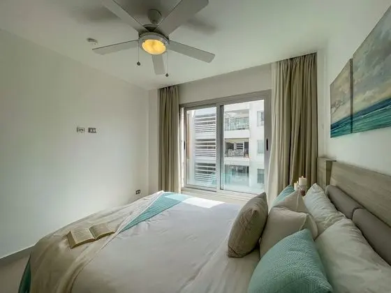 Luxury 2 bed Condo Just Steps From the Beach - Oda