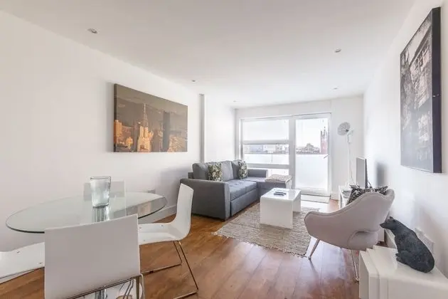 Luxury 2-bed Flat, Parking and Close to the Tube - Öne Çıkan Resim